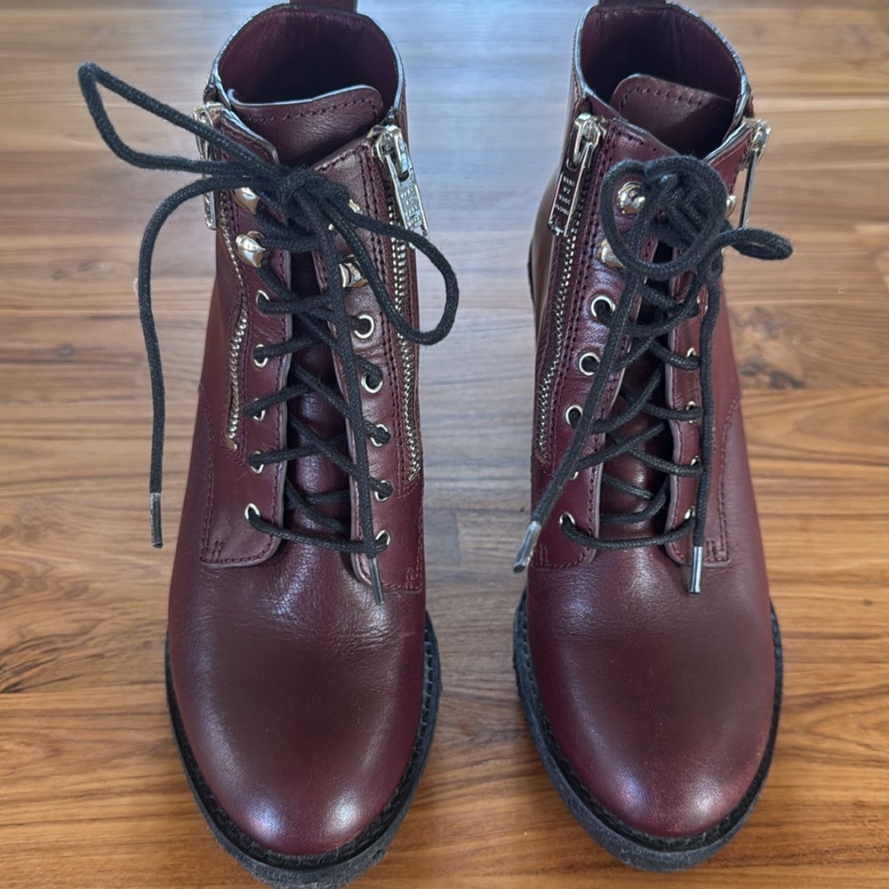 Marc by Marc Jacobs leather booties w/double side zippers 6.5. Great condition